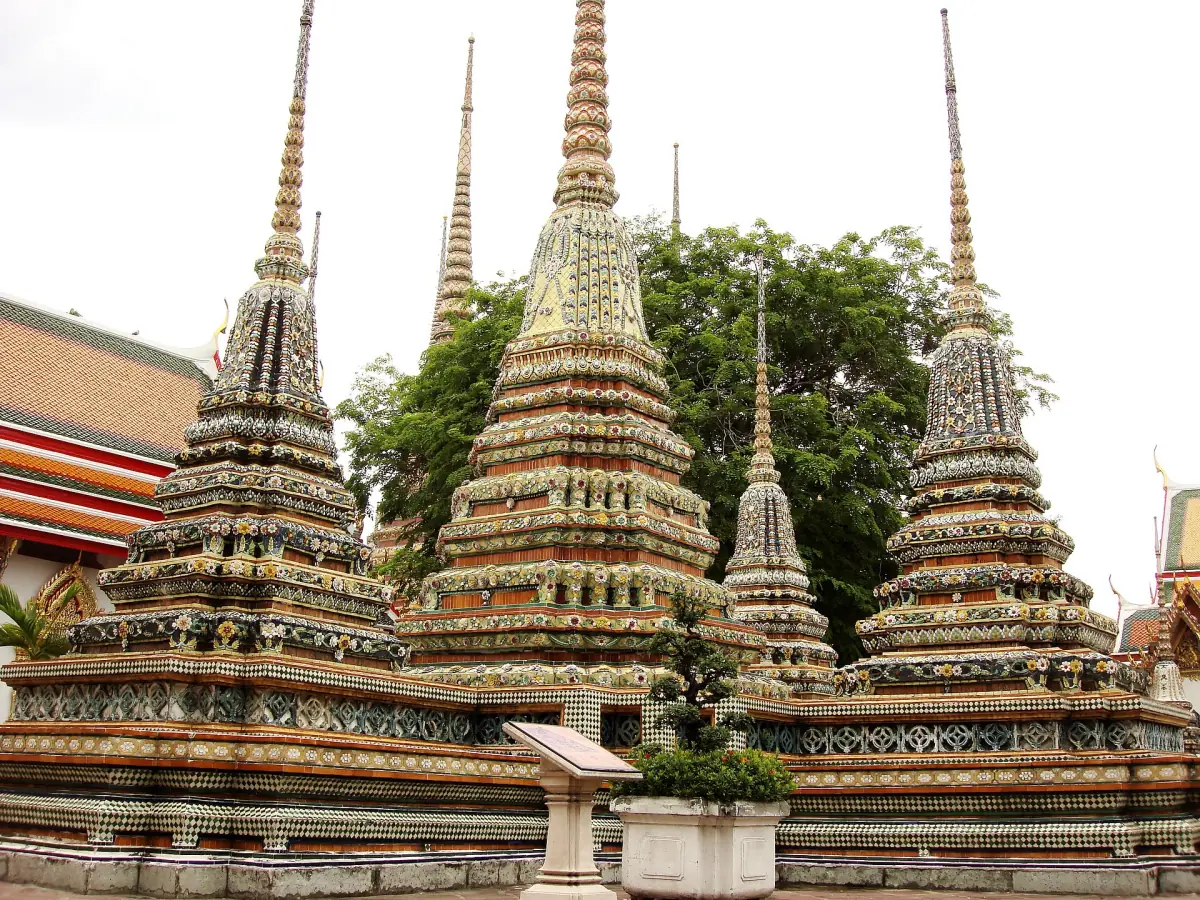 Smaller chedis in the grounds of Wat Pho