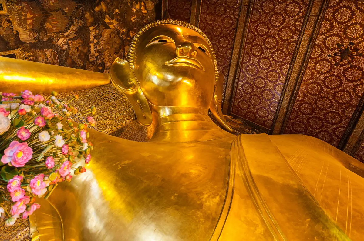 A courtyard at Wat Pho